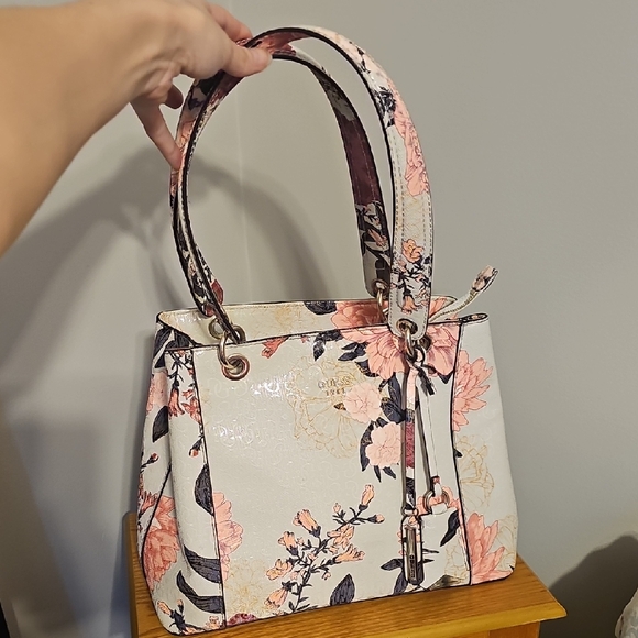 Guess Floral Purse - Picture 2 of 11